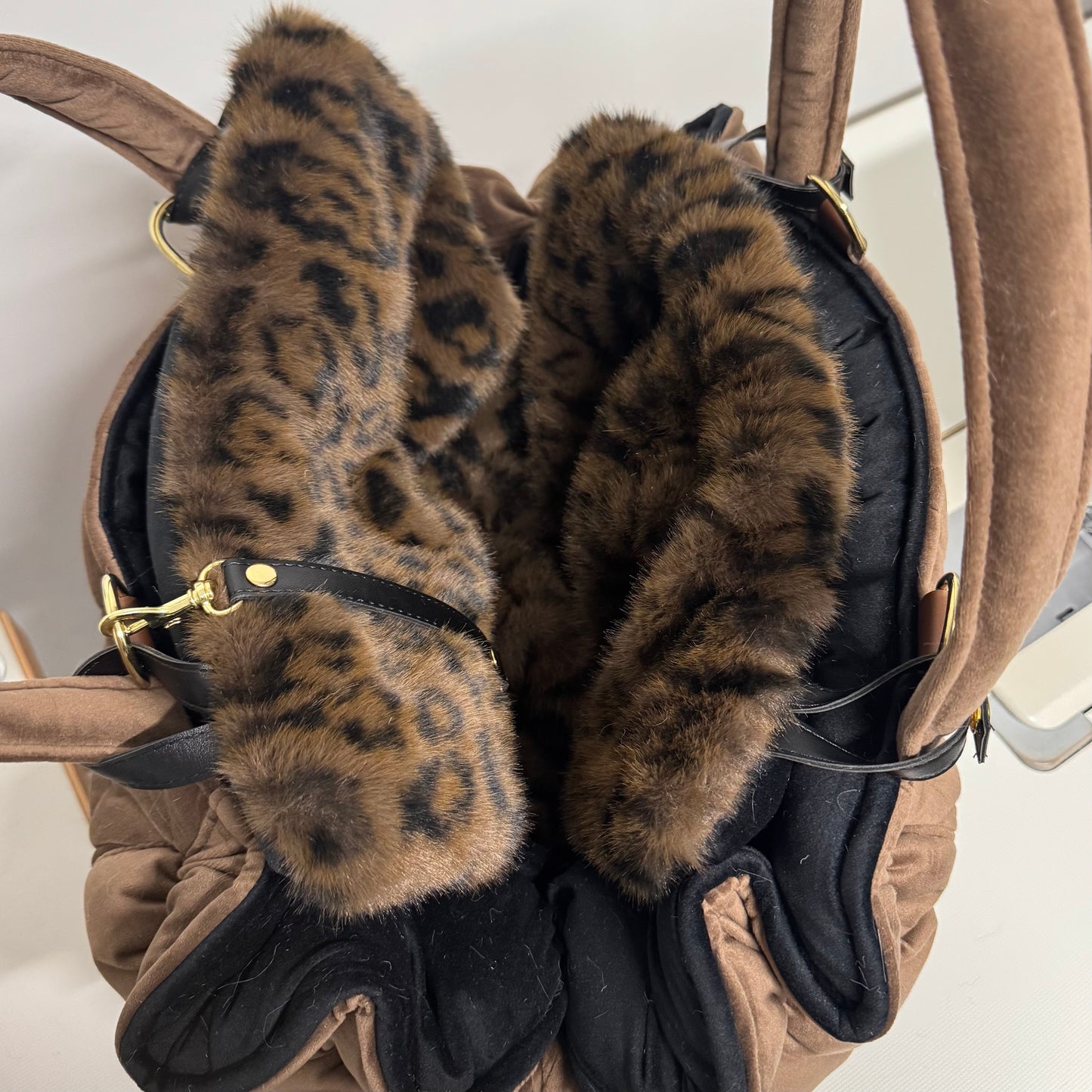 Sac de transport pour chien Stella en velours chocolat