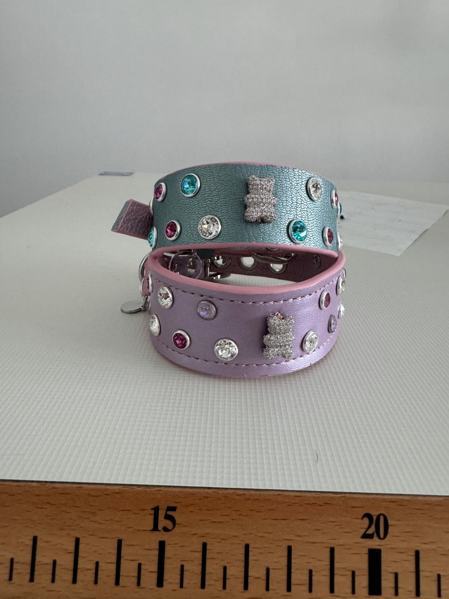 3 colliers en cuir personnalisés