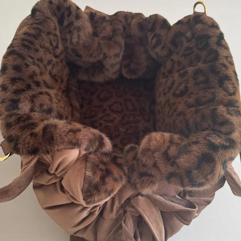 Sac de transport pour chien Stella en velours chocolat