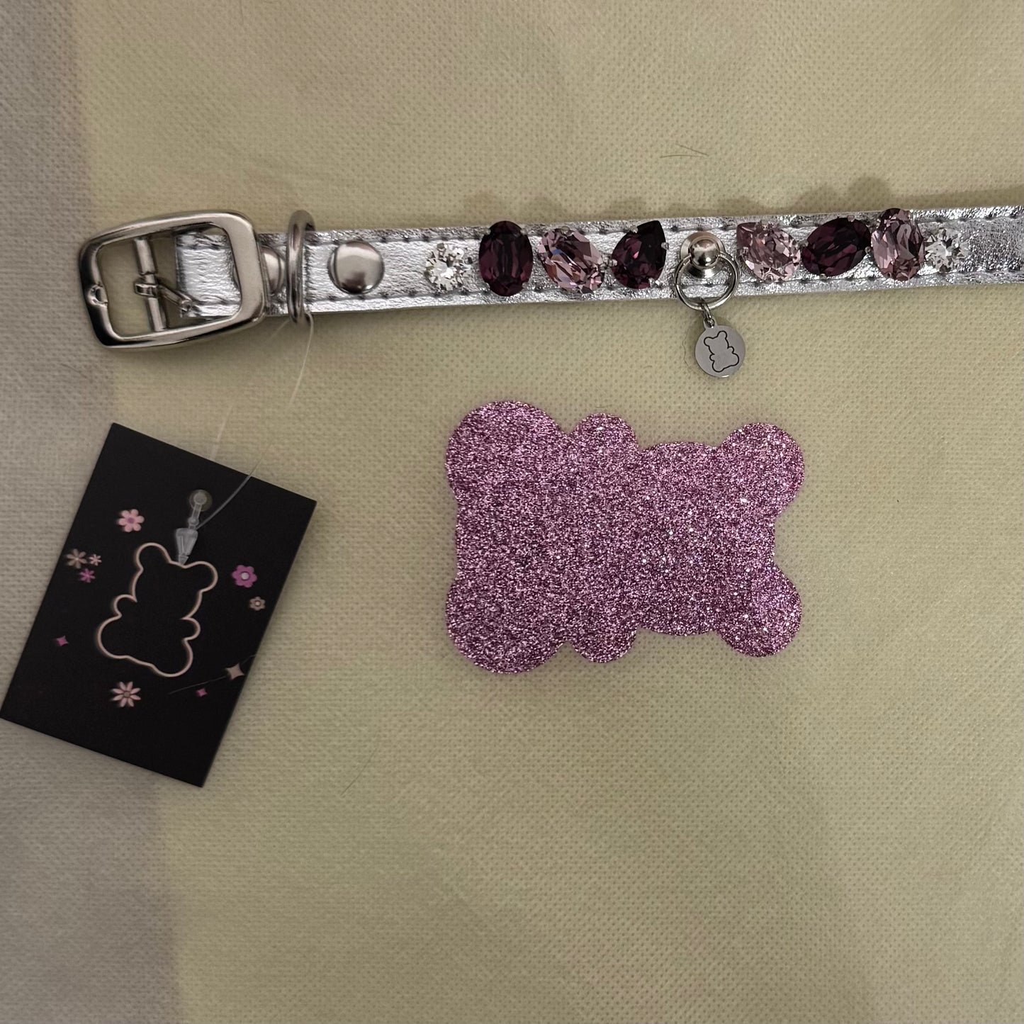 Collier pour petit chien argenté orné de cristaux