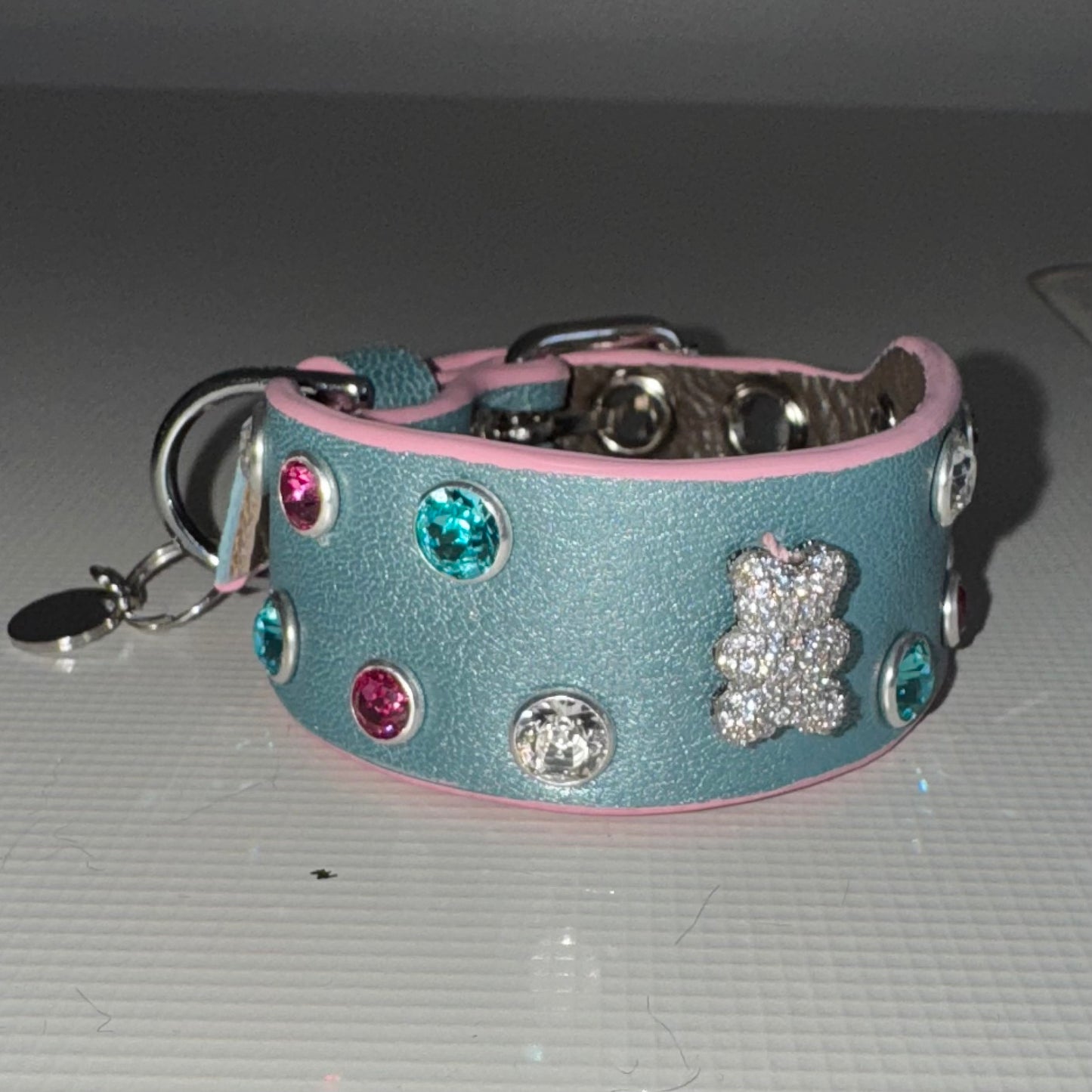 Collier en cuir personnalisé avec cristaux Swarovski