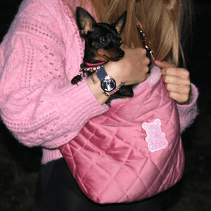 Sac de transport pour chien bandoulière en velours matelassé rose — Expédition sous 15 jours - melissafendrichcreations